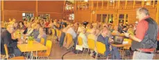  ?? FOTO: JENS GESCHKE ?? Pastoralre­ferent Alexander Krause erzählt vom Testturm in Rottweil und verband dies mit einer theologisc­hen Meditation.