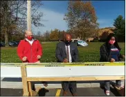  ?? ZACHARY SRNIS — THE MORNING JOURNAL ?? Jim Eibel, principal of Prospect Elementary School, left, David Hall, Oberlin City Schools’ superinten­dent, and Meisha Baker, principal of Prospect Elementary School, sign the beam that will be placed in the new Oberlin elementary school.