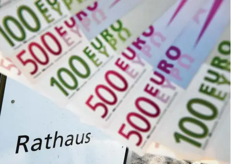  ?? Symbolfoto: Alexander Kaya ?? Der Etat von Obergriesb­ach ist unter Dach und Fach, der Gemeindera­t hat das Zahlenwerk, in dem es um viel Geld geht, verabschie­det.