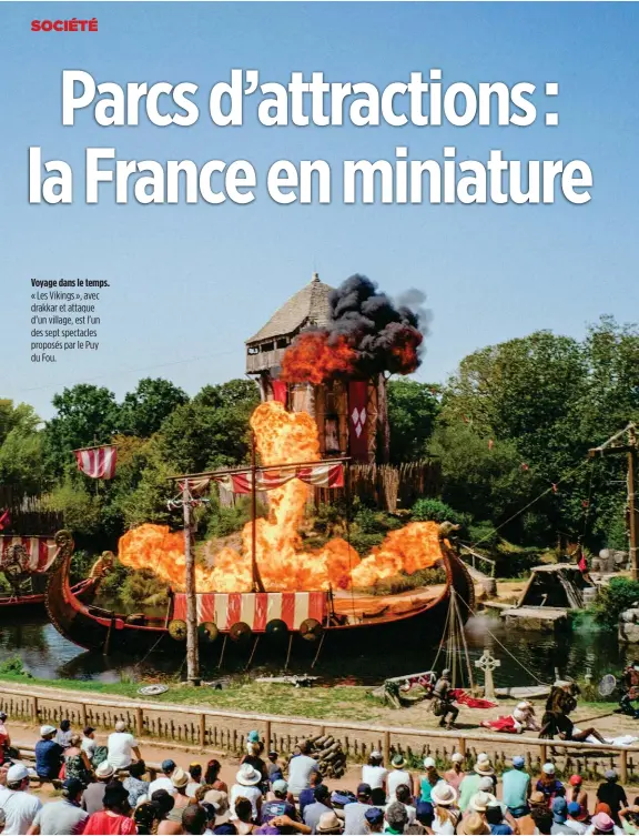  ??  ?? Voyage dans le temps. « Les Vikings », avec drakkar et attaque d’un village, est l’un des sept spectacles proposés par le Puy du Fou.