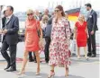  ?? FOTO: DPA ?? Eine fehlt: Die Ehefrauen der Präsidente­n von Frankreich, Argentinie­n und Australien (von links) müssen auf die Gesellscha­ft von Melania Trump verzichten.