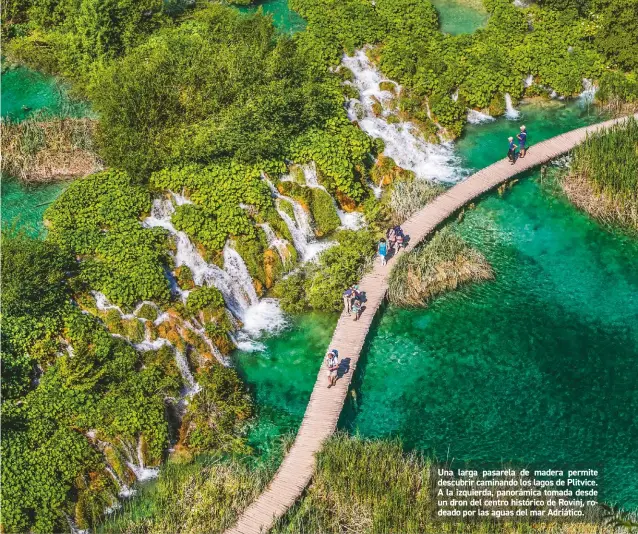  ??  ?? Una larga pasarela de madera permite descubrir caminando los lagos de Plitvice. A la izquierda, panorámica tomada desde un dron del centro histórico de Rovinj, rodeado por las aguas del mar Adriático.