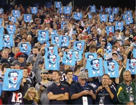  ?? MADDIE MEYER/GETTY IMAGES ?? Showing they haven’t forgotten Deflategat­e, fans in Foxboro, Mass., make their feelings about commission­er Roger Goodell clear earlier this season.