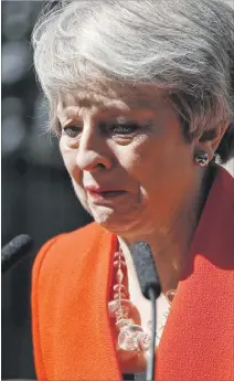  ?? TOLGA AKMEN / AFP ?? Londres. Theresa May reacciona ante el anuncio de su renuncia.