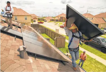  ?? David A. Funchess / Houston Chronicle ?? Workers from Alba Solar install solar panels in Katy. Such additions can help homes’ resale value, a new study found.