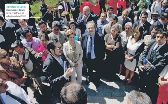  ??  ?? EN CHALCO (MÉXICO) El ex alcalde de Barcelona, en el centro, en un acto comunitari­o ARCHIVO