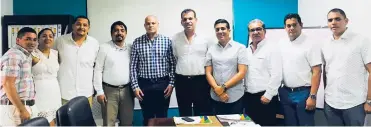  ?? CORTESíA Y LUIS RODRíGUEZ ?? Miembros de la Junta Directiva del Área Metropolit­ana de Barranquil­la tras la reunión realizada ayer para escoger al nuevo director de la entidad.