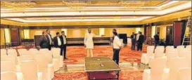  ?? SAKIB ALI /HT PHOTO ?? Party workers on Tuesday inspect the preparatio­ns at Radisson Blu Hotel in Kaushambi, where Rahul and Akhilesh are scheduled to meet the media on Wednesday.