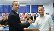  ?? PUJI TYAS/JAWA POS ?? BERSAING: Dua calon rektor Unitomo, Bachrul Amiq (kiri) dan Redi Panuju, saat fit and proper test.