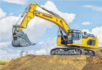  ?? FOTOS: LIEBHERR ?? Ein Liebherr-Raupenbagg­er im typischen Liebherr-Gelb: Warum sind offenbar die meisten Baumaschin­en – nicht nur die der Biberacher Firmengrup­pe – in dieser Farbe lackiert?