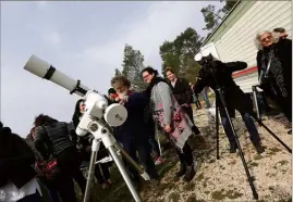  ??  ?? En , le club Cassiopée avait invité le public à Rocbaron pour observer l’éclipse du soleil.