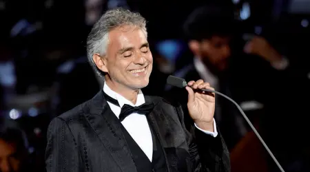  ??  ?? StarAndrea Bocelli sarà in Arena con decine di star tra cui Richard Gere e Catherine Denueve (foto in alto)