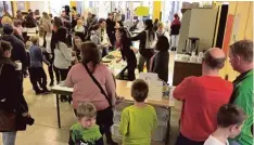  ?? Foto: Barta ?? Ein großes Fest wurde an der Leonhart Fuchs Realschule gefeiert.