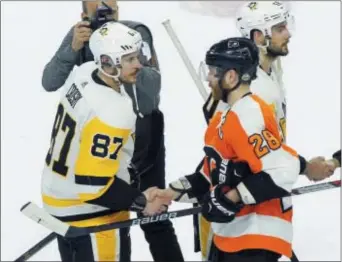  ?? TOM MIHALEK — THE ASSOCIATED PRESS ?? Penguins captain Sidney Crosby has led his team to the last two Stanley Cups. Flyers captain Claude Giroux has been on a team perpetuall­y building since its last Cup finals run in 2010. And that process led them to this handshake after the Penguins...