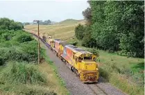  ?? ROBERT SWEET ?? Right: Kiwirail EMD Class DFB diesel locos Nos. 7199 and 7282 pass Putorino, midway between Wairoa and Napier, with a loaded timber train on February 1, 2020.