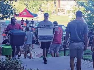  ?? MALIK PERKINS / STAFF ?? Freshmen began moving into their dorms Friday at the University of Dayton. More students arrive today and Sunday. Classes begin Wednesday.