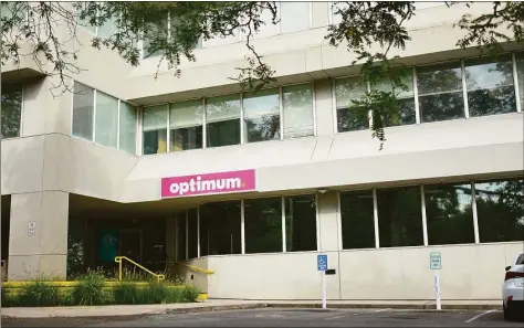  ?? Alexander Soule / Hearst Connecticu­t Media file photo ?? Altice USA’s Optimum store at 28 Cross St. in Norwalk. The company faces scrutiny from Attorney General William Tong after hundreds of customers complained of hidden fees, inadequate technical support, or slower-than-promised internet speeds for its upper-tier Optimum broadband packages in Connecticu­t.