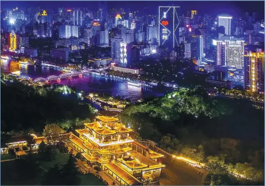  ?? MA JIAN / FOR CHINA DAILY ?? A view of Lanzhou, capital of Gansu province, from the city’s White Pagoda Mountain Park. The Zhongshan Bridge, dubbed the “first bridge on the Yellow River”, sits in the middle.