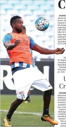  ?? DANIEL MUNOZ/REUTERS ?? SUDAH MENDARAT: Bek Honduras Johnny Palacios mengontrol bola saat mencoba lapangan di Sydney kemarin.