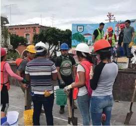  ?? ESPECIAL ?? Los jóvenes realizan obras de rehabilita­ción.