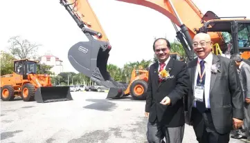  ??  ?? Tengku Zulpuri (left) with the Institute of Quarrying Malaysia (IQM) president Ir Lee Kam Fatt after the launching ceremony of IQM Conex 2018 in Putrajaya yesterday. — Bernama photo