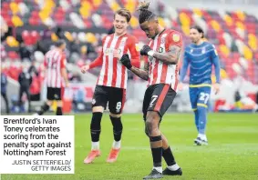  ?? JUSTIN SETTERFIEL­D/ GETTY IMAGES ?? Brentford’s Ivan Toney celebrates scoring from the penalty spot against Nottingham Forest
