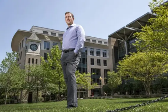  ?? (Linda Davidson/The Washington Post) ?? Shon Hopwood, a former federal inmate, is joining the faculty at Georgetown University Law Centre in Washington DC