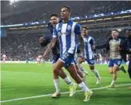  ?? AFP ?? SORPRESA. El Porto le pegó al Arsenal en el Do Dragao con un gol de último minuto de Galeno.