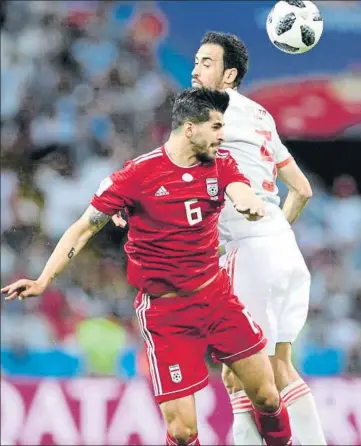  ?? FOTO: SIRVENT ?? Busquets exhibió su mejor versión, dando criterio y aplomo a un centro del campo de la ‘Roja’ asfixiado por Irán