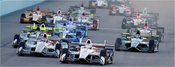  ??  ?? AVONDALE: Helio Castroneve­s (3) leads the field on the opening lap during the IndyCar auto race Saturday, April 29, 2017, at Phoenix Internatio­nal Raceway. — AP