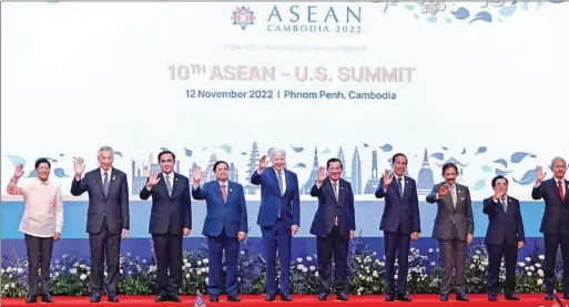  ?? HONG MENEA ?? ASEAN leaders and US President Joe Biden pose for a group photo at the ASEAN–US Summit in Phnom Penh on November 12.