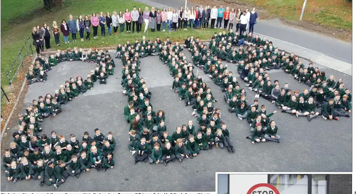  ?? PHOTOS BY BARBARA FLYNN. ?? Students and teachers mark the year they moved into the brand new Ravenswell Primary School building before walking to the new school on Monday.