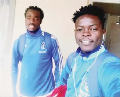  ??  ?? RETRACING HIS FOOTSTEPS ... FC Platinum forward Farai Mupasiri (right) with Walter Mukanga during their days at Dynamos two years ago, is angling for a move back to the Glamour Boys