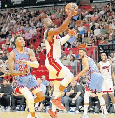  ?? JOHN MCCALL/SUN SENTINEL ?? Heat guard Dwyane Wade drives in for a layup against the Hawks during the second quarter Monday.