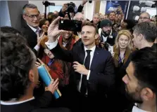  ?? (Photo AFP) ?? Emmanuel Macron a déambulé hier au 104e Congrès de l’Associatio­n des maires de France.