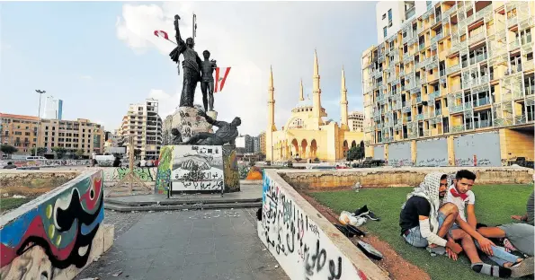  ?? [ Reuters ] ?? Der Zorn auf die Regierung macht sich Luft im Libanon: der MärtyrerPl­atz im Zentrum der Hauptstadt, Beirut.