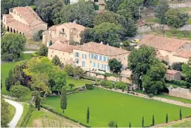 ??  ?? CHATEAU BRANGELINA: The celebrity couple’s wine estate in France