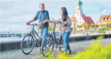  ?? FOTO: DJD ?? Vor der Fahrradsai­son sollte das Fahrrad oder E-Bike gründlich durchgeche­ckt werden.