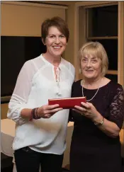  ??  ?? Lady President Bernie Nelson presents Ann Marie Lally, a winner in the Lady President’s prize competitio­n at Blainroe Golf Club, with her prize.
