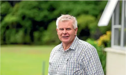  ?? PHOTO: SIMON O’CONNOR/STUFF ?? Taranaki Rural Support Trust chairman Mike Green addressed a drought meeting for farmers at Okato Rugby Club yesterday.