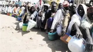  ??  ?? HOMELESS: Internally displaced people wait to be served with food at Dikwa camp, in northeast Nigeria's Borno state. (AFP)