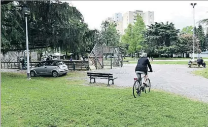  ?? GEORGES GOBET / AFP ?? La explanada de los Juegos, en el barrio de Saragosse de Pau, donde tuvo lugar el brutal ataque