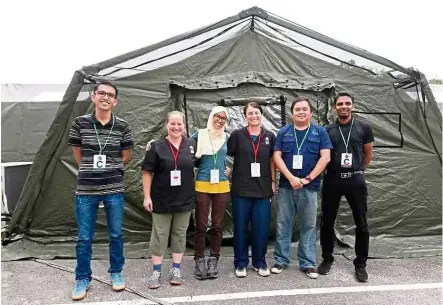  ??  ?? dr Nurul syafinaz (third from left) with her team members at the Terendak commonweal­th cemetery during Operation Te auraki.