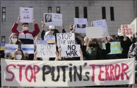  ?? AHN YOUNG-JOON — THE ASSOCIATED PRESS FILE ?? People protest at a rally in Seoul, South Korea, calling for Russia to stop the war against Ukraine.