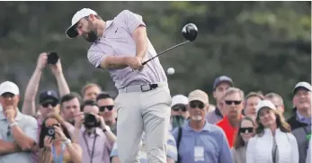  ?? ?? Scottie Scheffler disputa el hoyo 10 en la ronda de práctica antes del inicio del Masters en Augusta National Golf Club el miércoles 10 de abril del 2024.