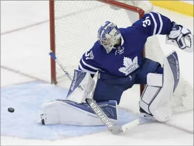  ?? THE ASSOCIATED PRESS ?? Toronto Maple Leafs goaltender Frederik Anderson has already faced 1,406 shots in 44 starts (nearly 32 per game) and closing on the career-most 1,436 shots he handled in his second NHL campaign.