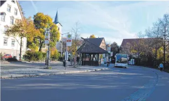  ?? ARCHIV-FOTO: KRATT ?? Über den Schwenning­er Busbahnhof werde man sich noch viele Gedanken machen müssen, kündigte Uwe Millauer von der Stadtverwa­ltung Villingen-Schwenning­en an.