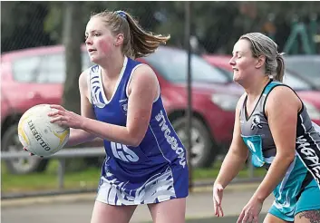  ?? ?? Above: Thorpdale goaler Bec Gorman takes the ball over Toora’s Mylie Taylor.