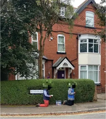  ?? ?? Protesters praying outside the Robert Clinic in Kings Norton