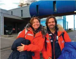  ?? FOTO: PRIVAT ?? Astrid Furholt og Jan Sverre Sivertsen landet i vakkert vaer i Union Glacier i Antarktis lørdag.